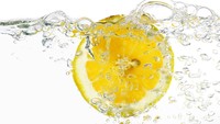 Ополаскивание волос водой с лимоном